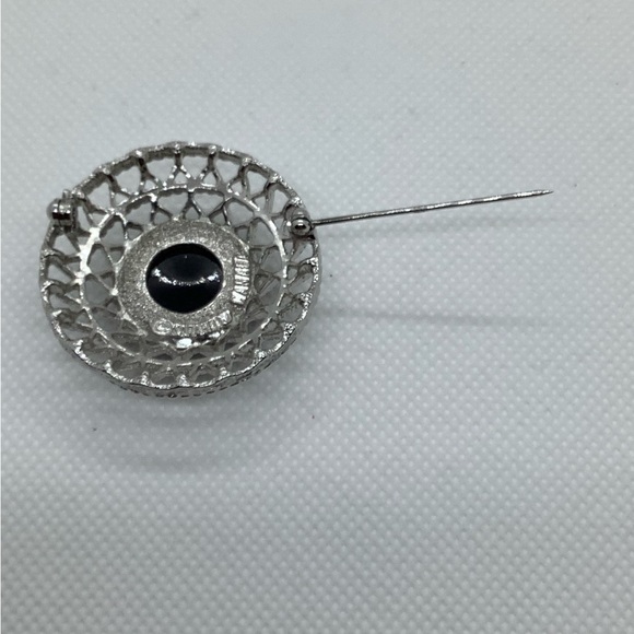 Sarah Coventry Jet Set Silver Tone and Black Stone Brooch - Picture 9 of 9